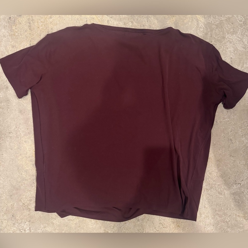 Lululemon Back in Action Short Sleeve in Cassis (maroon) size 12 - Picture 3 of 3